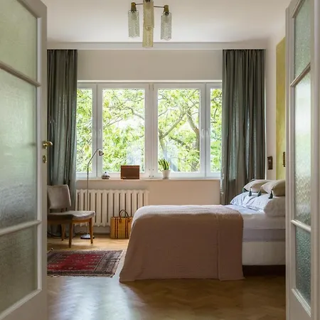 Modernist Oficyna Apartment *